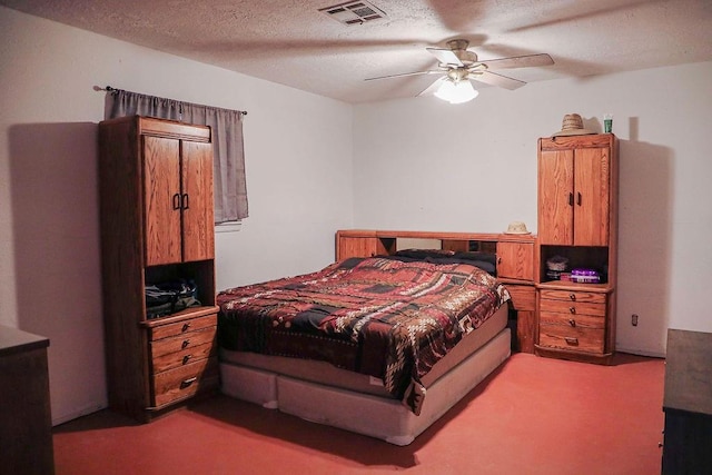 bedroom featuring a ceiling fan, visible vents, a textured ceiling, and light colored carpet