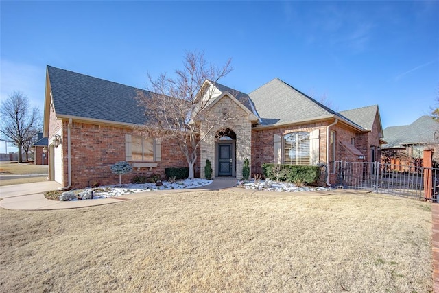 view of front of home featuring a front yard and a garage