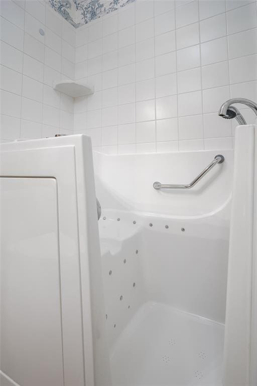 1601 Vandivort Pl, Edmond, OK 73034 - full bath with a shower and a tub with jets