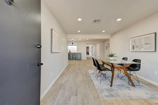 dining room featuring recessed lighting, visible vents, light wood-style flooring, and baseboards