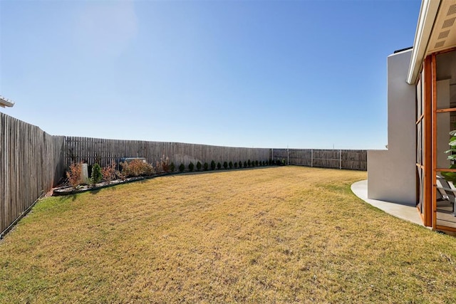 view of yard featuring a fenced backyard