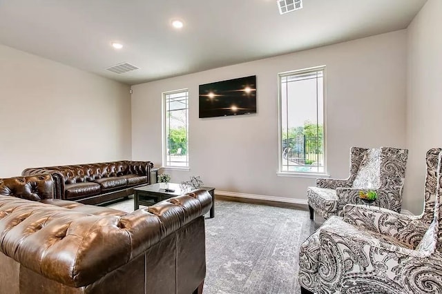 living room featuring recessed lighting, visible vents, and baseboards