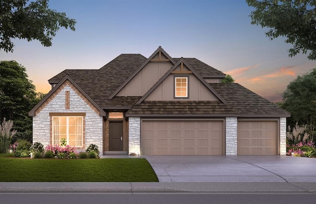 view of front of home with a front lawn, roof with shingles, driveway, and an attached garage