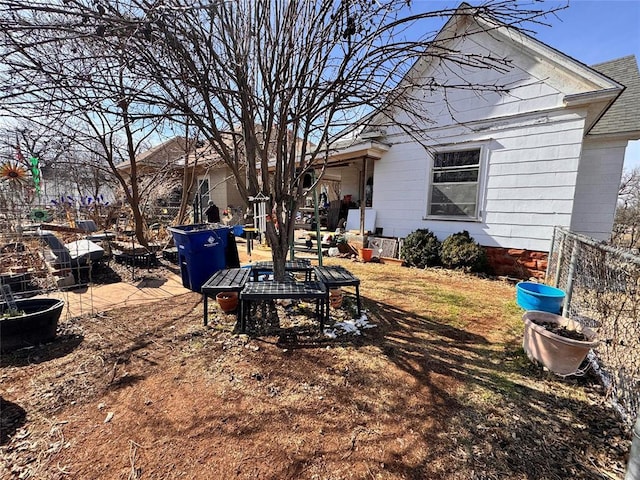 view of yard featuring a patio area