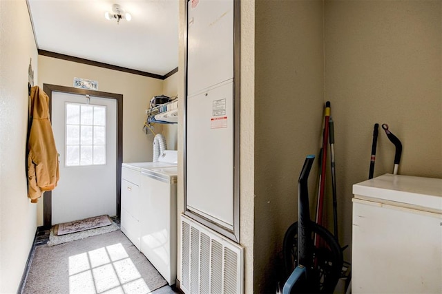 washroom with laundry area, visible vents, separate washer and dryer, and crown molding