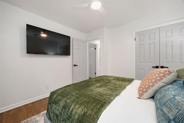 bedroom with ceiling fan, wood-type flooring, and a closet