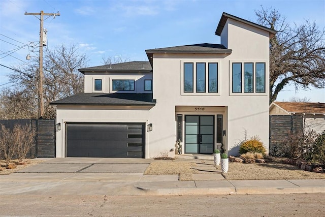 view of front facade featuring a garage