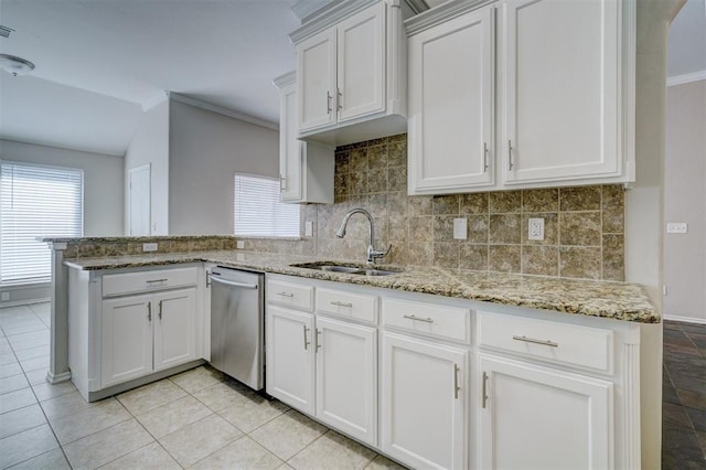 8016 Heather Glen Dr, Yukon, OK 73099 - kitchen with decorative backsplash, a peninsula, dishwasher, and a sink
