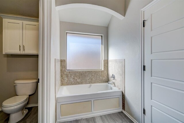 8016 Heather Glen Dr, Yukon, OK 73099 - full bathroom featuring a garden tub, toilet, wood finished floors, and baseboards