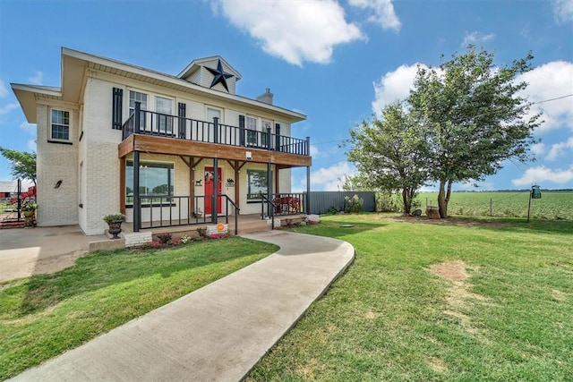 view of front of house featuring covered porch and a front yard