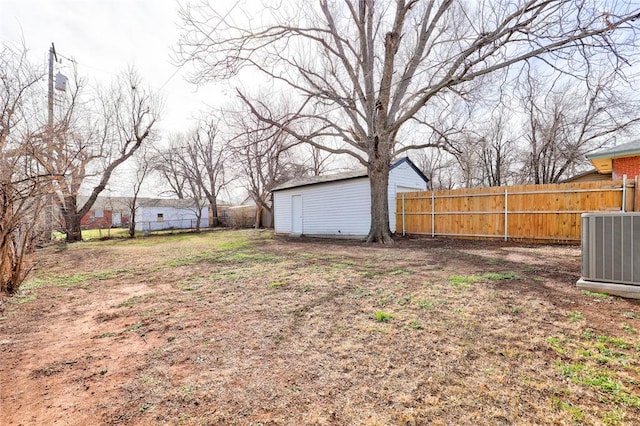 414 NW 50th St, Oklahoma City, OK 73118 - view of yard featuring cooling unit and fence