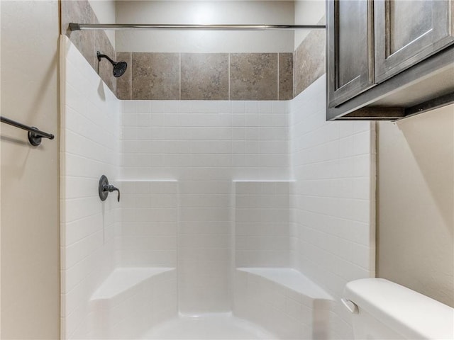 bathroom with toilet and tiled shower