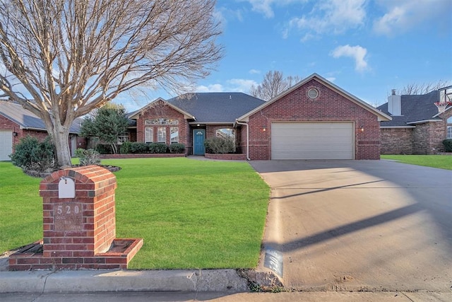 view of front facade featuring a garage and a front yard