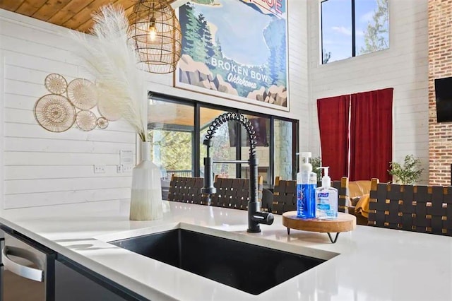 community lobby featuring a sink