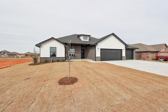 view of front of house featuring a front yard and a garage