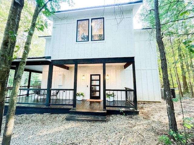 view of front of property with a porch