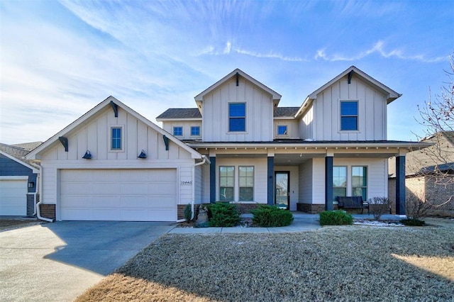 view of front of property featuring covered porch and a garage