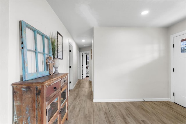 foyer entrance featuring recessed lighting, light wood-type flooring, and baseboards