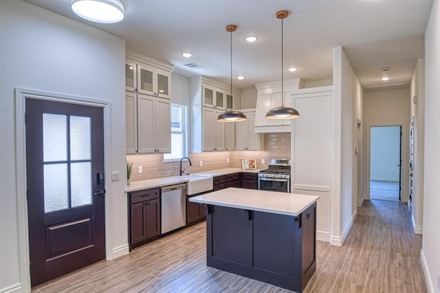 kitchen featuring visible vents, appliances with stainless steel finishes, light countertops, and decorative backsplash