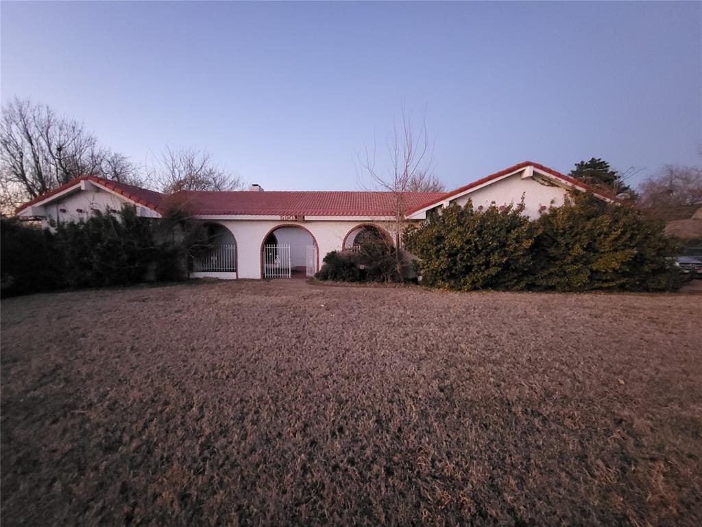 view of front of property