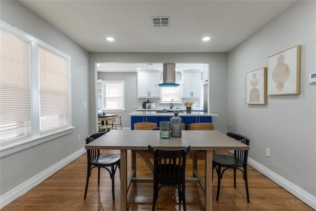 dining area featuring recessed lighting, dark wood-style flooring, visible vents, and baseboards