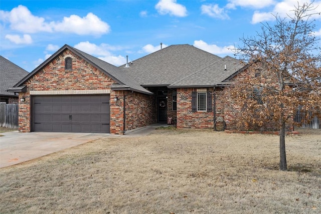 view of front of home featuring a front yard and a garage