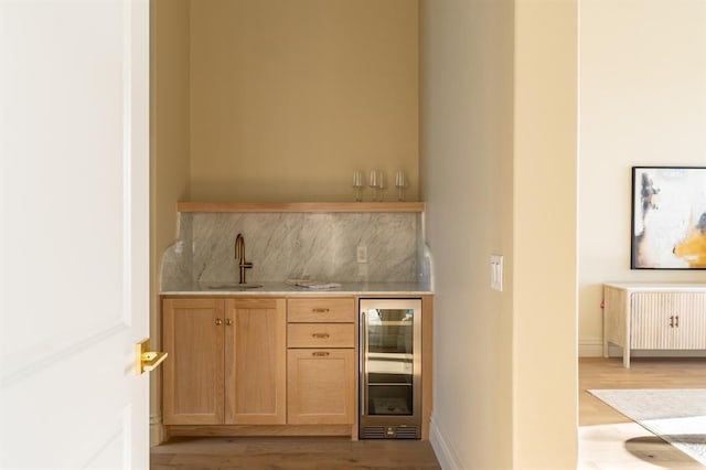 20945 Alba Ct, Edmond, OK 73012 - indoor wet bar featuring wine cooler, light wood-style floors, decorative backsplash, and radiator heating unit