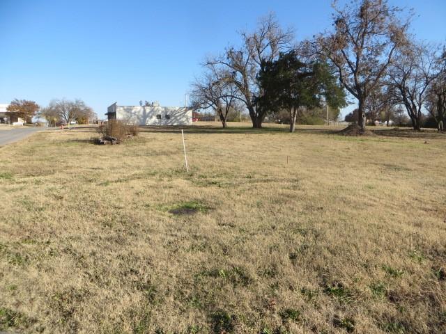 Listing photo 2 for W Iowa Ave, Chickasha OK 73018