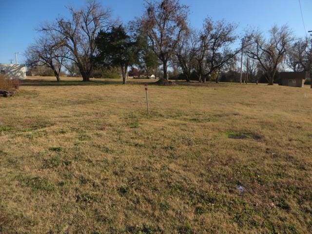 Listing photo 3 for W Iowa Ave, Chickasha OK 73018