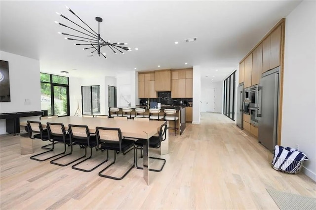 dining area featuring a chandelier, recessed lighting, visible vents, and light wood finished floors