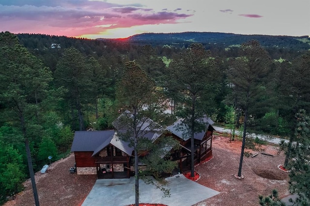 bird's eye view with a view of trees