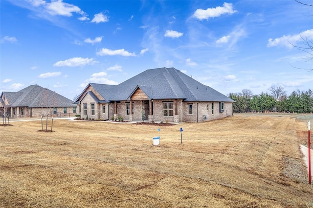 view of front of house featuring a front yard