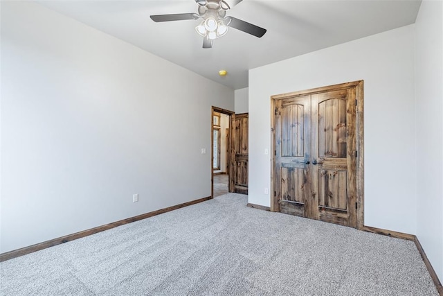 unfurnished bedroom featuring a ceiling fan, a closet, baseboards, and carpet flooring