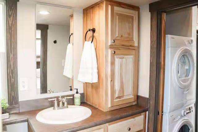 161720 N 4335th Rd, Clayton, OK 74536 - interior space featuring stacked washer / dryer and a sink