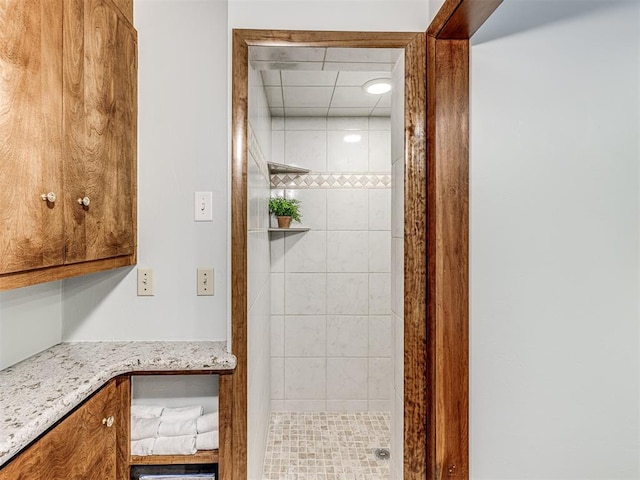 1802 N 15th St, Perry, OK 73077 - bathroom featuring tiled shower
