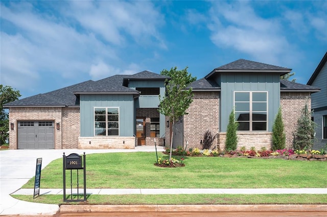 view of front facade with a garage and a front yard