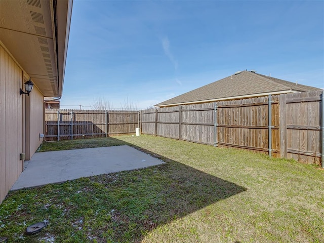 view of yard featuring a patio