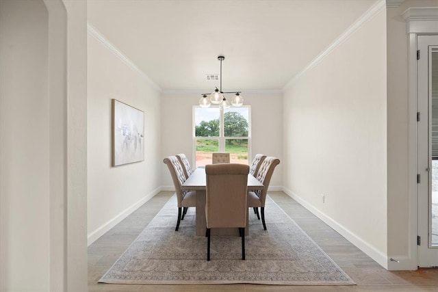 10949 Sandstone Ridge Way, Guthrie, OK 73044 - dining space featuring a chandelier, ornamental molding, light wood-style flooring, and baseboards