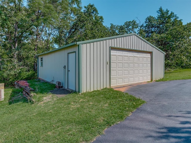 view of detached garage