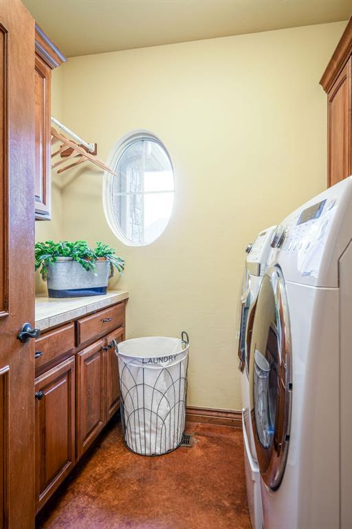 laundry area featuring cabinet space and washing machine and dryer