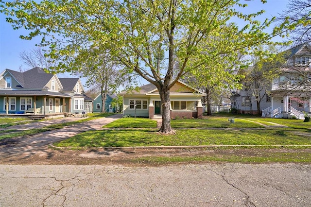 view of front of house with a front yard and driveway