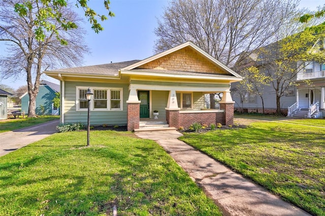 view of front of property featuring a porch and a front lawn