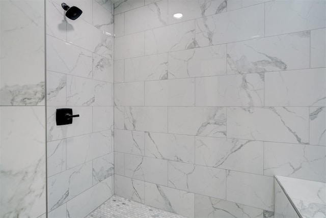 bathroom featuring tiled shower