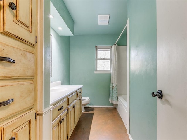 bathroom with toilet, finished concrete floors, vanity, baseboards, and shower / bath combo