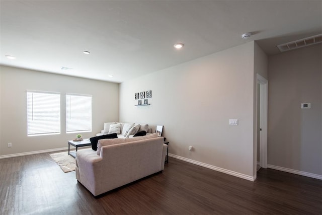 living area with baseboards, visible vents, dark wood-style flooring, and recessed lighting