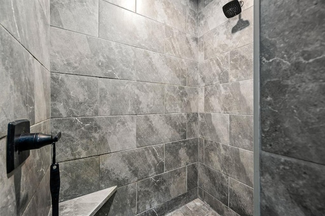 details featuring tiled shower