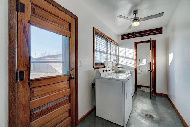 clothes washing area featuring laundry area, ceiling fan, baseboards, and independent washer and dryer