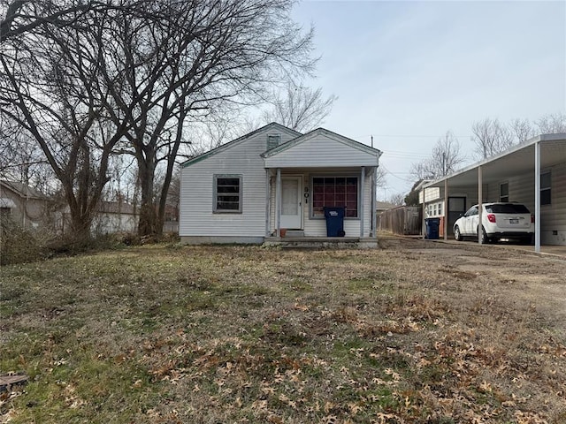 view of front of property with a carport and a front yard