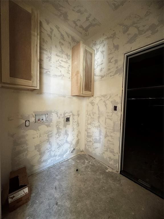 bathroom with unfinished concrete floors