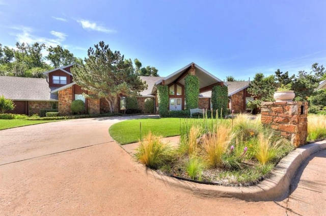 view of front of home featuring concrete driveway and a front yard